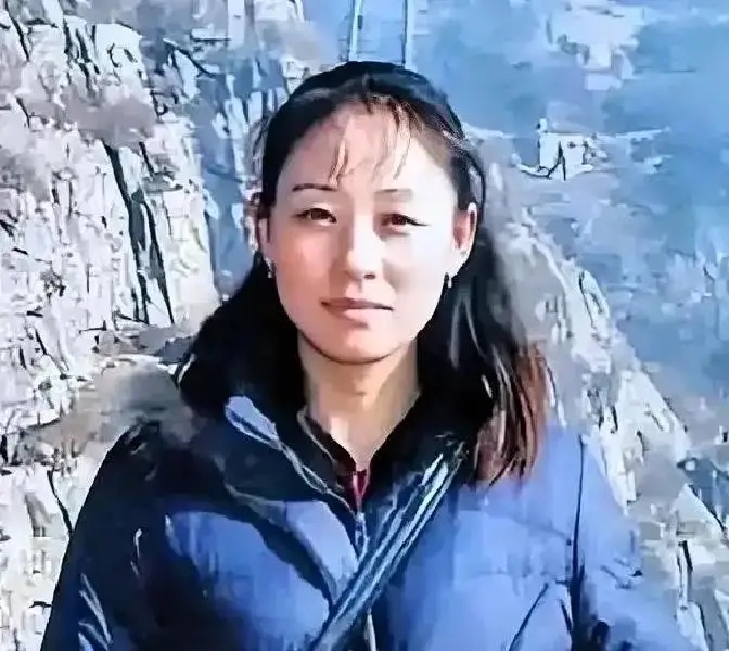 脚印女侠董艳珍，凭足迹破自家盗窃案

1995年，内蒙古赤峰翁牛特旗，23岁的董