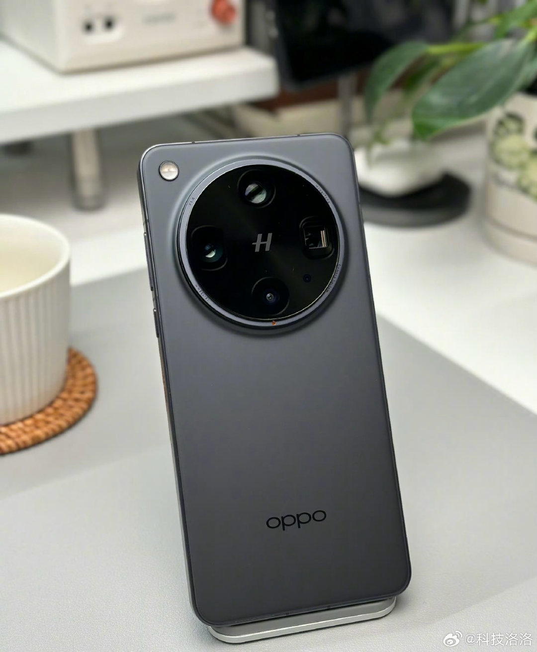 OPPO Find X8 Ultra镜头设计到位，影像也抗打，实力拉满，机身一体感和外观美感双在线，非常难得#车澈瘦成这样了# ​