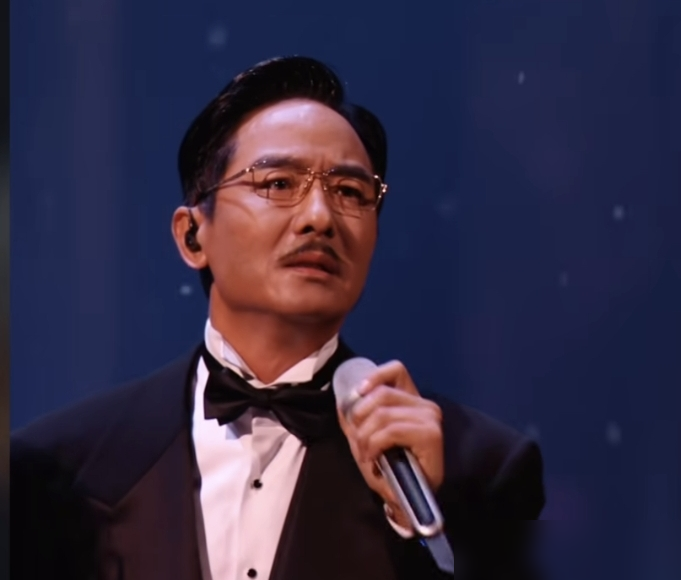 郭晓东开口第一句，直接把直播弹幕干沉默了。
《披荆斩棘2026》四公，全开麦无修音。他分到小沈阳部落，翻唱刘宇宁的《她》。结果一开口，音准飘了，气息断了，哭腔从头拖到尾。观众一开始还以为是设计，后来发现就是技术失控。整场被形容成小沈阳一拖三，各唱各的，热搜词条就俩字：难听。
最扎眼的是分数。部落