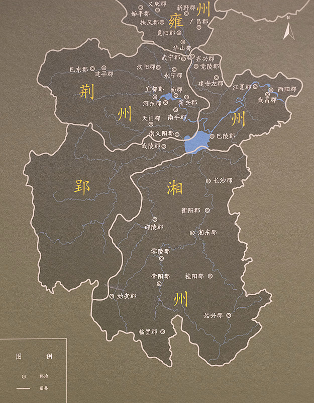 说实在的，倘若庞统没早逝，法正完全有机会跻身蜀汉核心权力的最前列。

刘备入蜀时特意将庞统带在身边，明摆着早早就打算把这位荆襄系的顶尖谋士，培养成跟着自己开疆拓土的贴身谋主。要是庞统能顺利拿下蜀地站稳根基，荆襄旧部里愿意追随他的人只会越来越多。

可法正的优势旁人根本无法替代，他是益州本地名门的代表