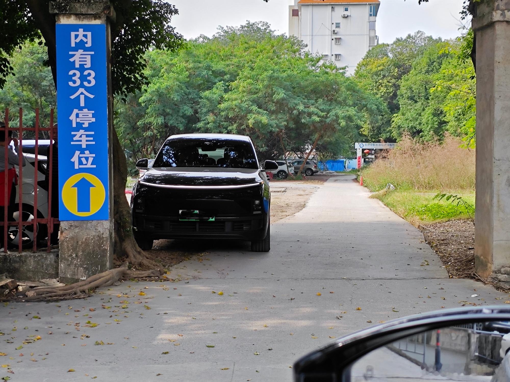 这停车场有钱还请车当管理 ​​​