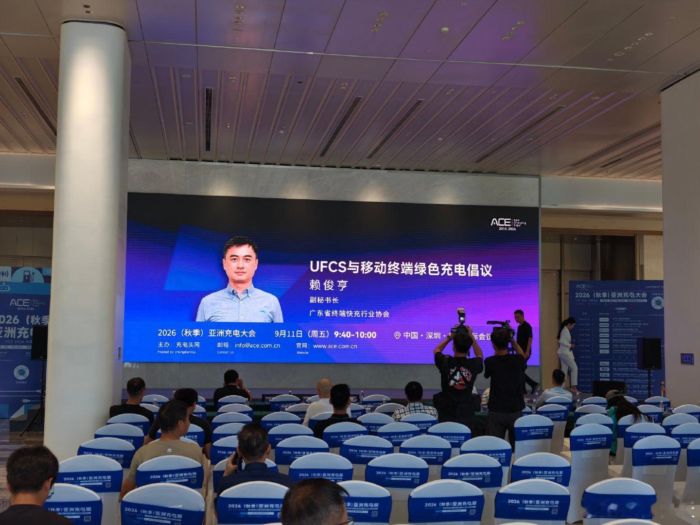 刚好赶上 UFCS 的演讲，说现在适配厂商就差苹果小米魅族努比亚那些的了[doge] ​