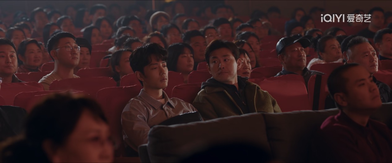 《小城良方》里面，肖战的一场哭戏真的让我觉得又好笑又心酸。

好笑的点在于，台上的人还没有哭。

底下的他却哇哇大哭了起来。

心酸的点在于，他终于哭了出来。

母亲死后，弟弟说他冷血不会哭，而他其实也尝试过让自己哭，可就是哭不出来。

直到这次看到舞台上的表演，他想起了往日种种，终于哭了出来。