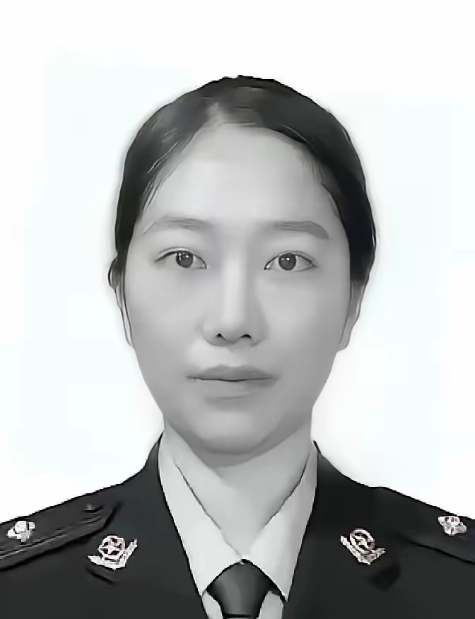 23岁，374天，这个刚转正的女民警，不幸倒在了值班室！
 





唐立俐，重庆市永川区人，1996年11月24日出生，2019年进入成都铁路公安局重庆公安处，被分配到武隆车站派出所，成了一名一级警员！





 
很多人看到这组数字都会心头一震：23岁的青春，入职仅仅374天，刚刚顺利转正、