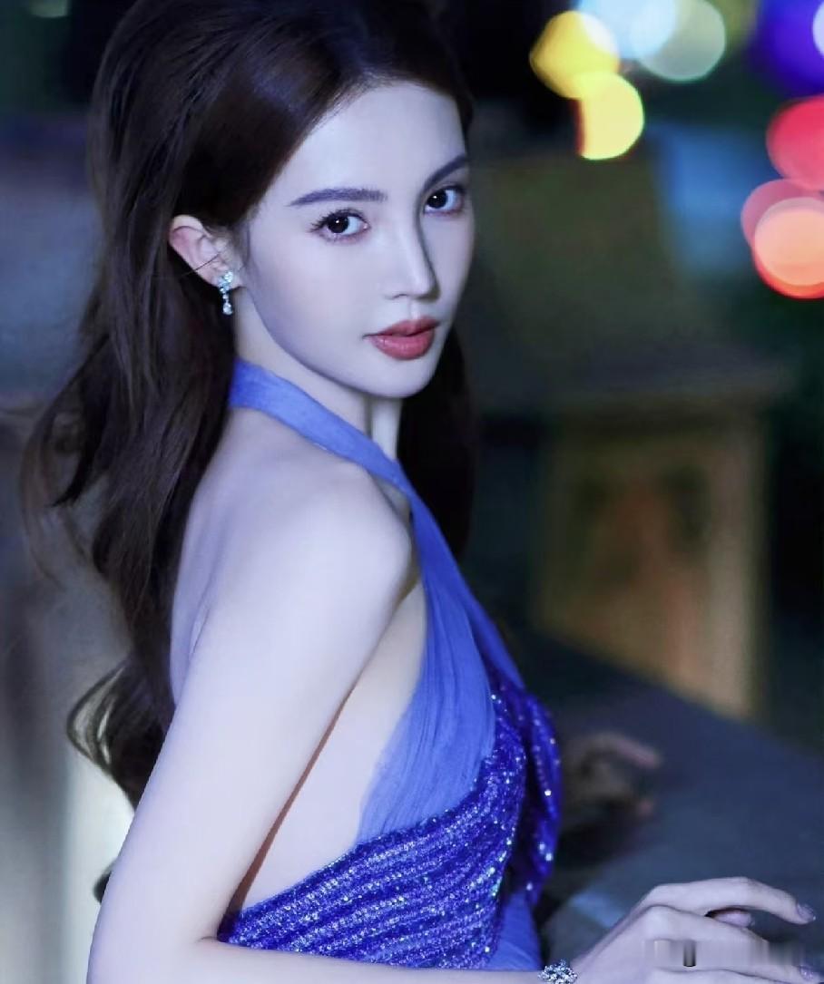 如果我是金晨的妈妈，
当初大概率会劝她谨慎一点，
不是心疼钱，而是
办学时长不能代表靠谱

金晨选的那所学校有35年的办学历史，看着应该是没问题。

金晨特意放缓演艺工作，专程赴美进修，谁想到只上两天课，学校直接倒闭，学费至今没法退还。

关键是这个孟佳也同样踩了坑，可见这所学校在业内还是很出名的。