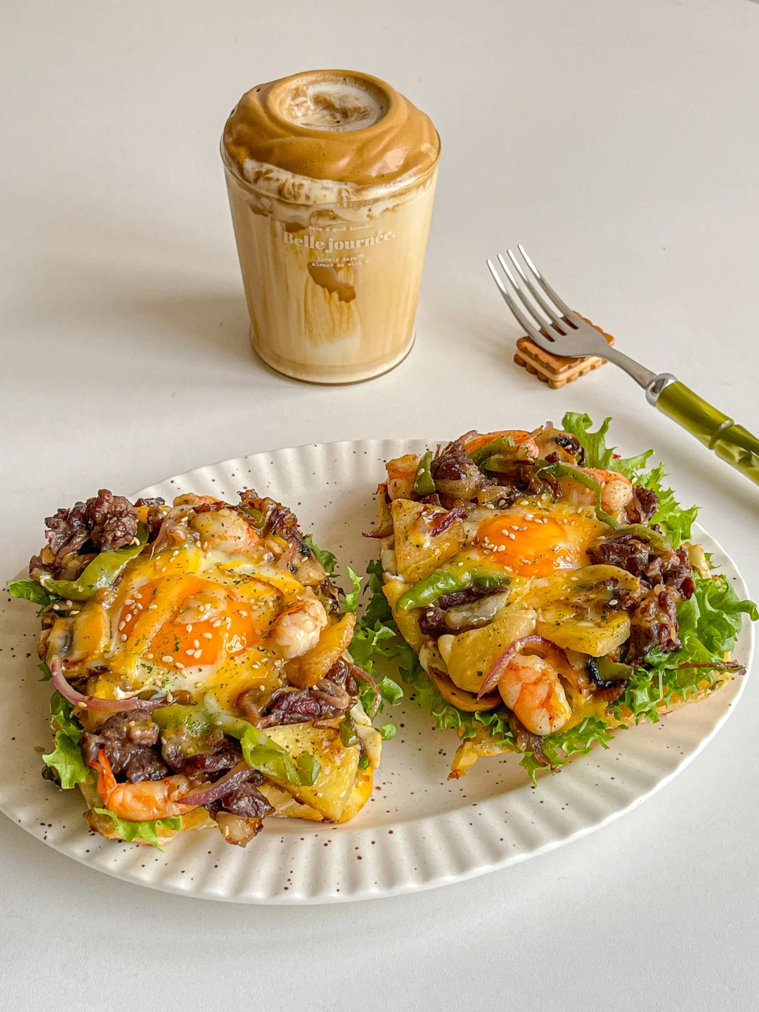 春日一人食✨凤梨牛肉三明治🥪咸蜂蜜拿铁☕️