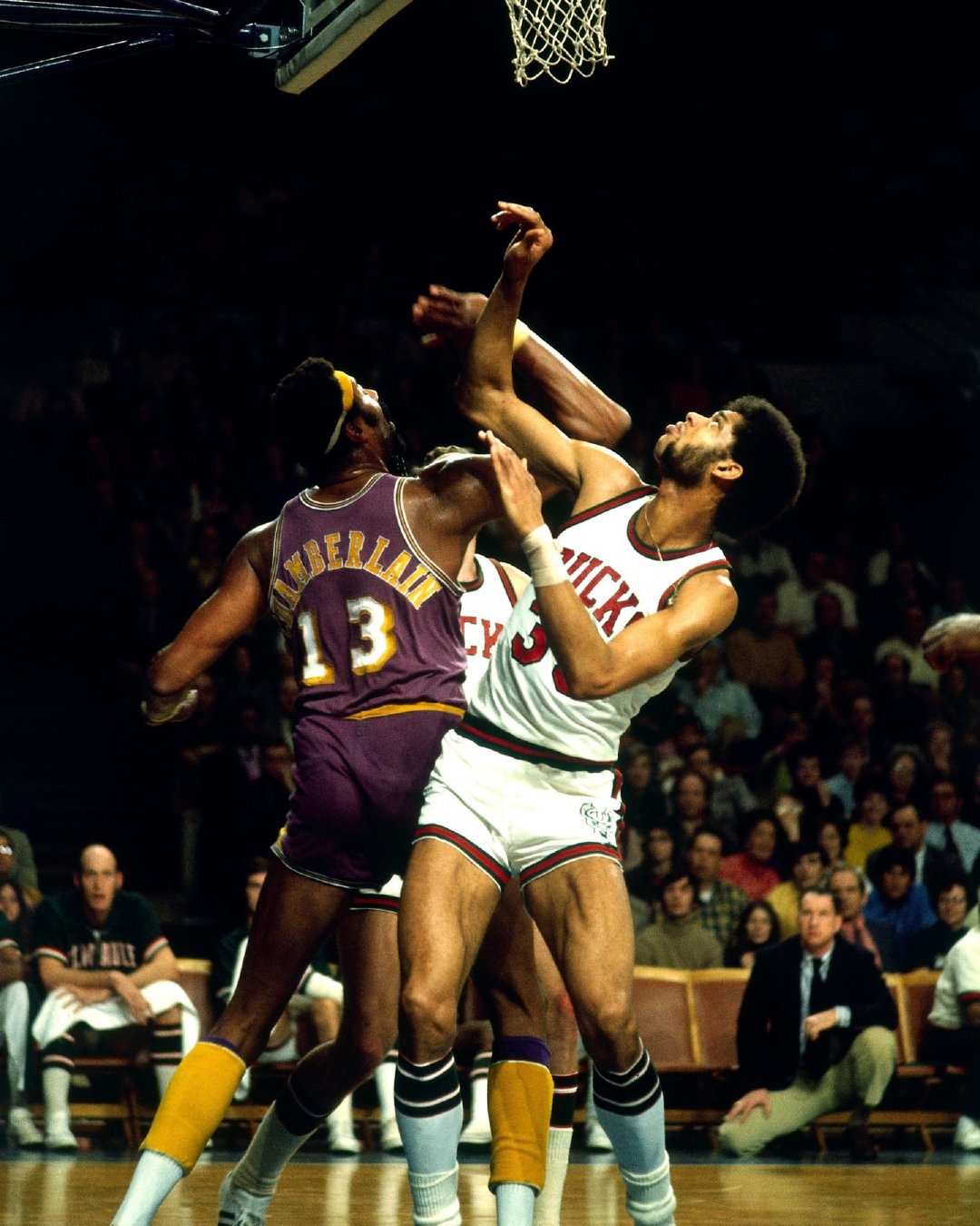 纪念湖人传奇张伯伦诞辰九十周年

🏆 1972年NBA总冠军｜洛杉矶时代首冠
✅ 1972年总决赛MVP
✅ 6️⃣9️⃣胜1️⃣3️⃣负｜队史常规赛最佳战绩
✅ 3️⃣3️⃣连胜｜NBA最长连胜纪录）

💜💛
#湖人国度##LakeShow# ​
