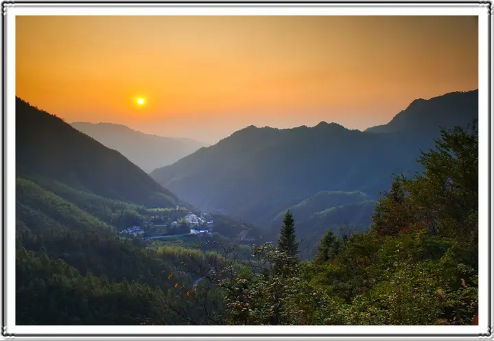 历史首负巴勒斯坦，这场失利实在让人五味杂陈。纸面实力占优，场上却踢得毫无章法，进攻乏力、防守漏洞不断，老问题反复上演。
 
不是对手有多强，而是我们自身状态、战术配合都跟不上。一次次的期待，换来一次次失望。输球本身并不可耻，但同样的问题不断重演，才最消磨球迷耐心