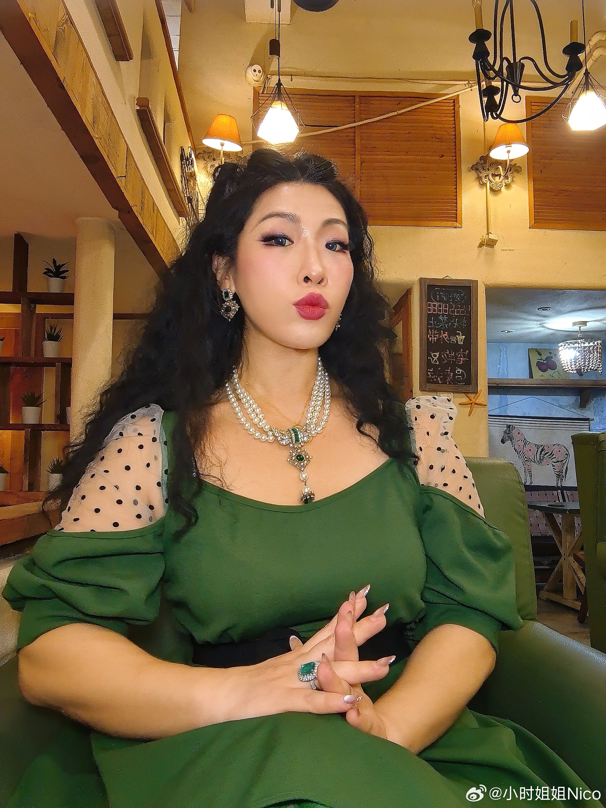 边界感不是墙，而是篱笆。 ​墙是挡人的，篱笆是告诉别人——这里面有花...