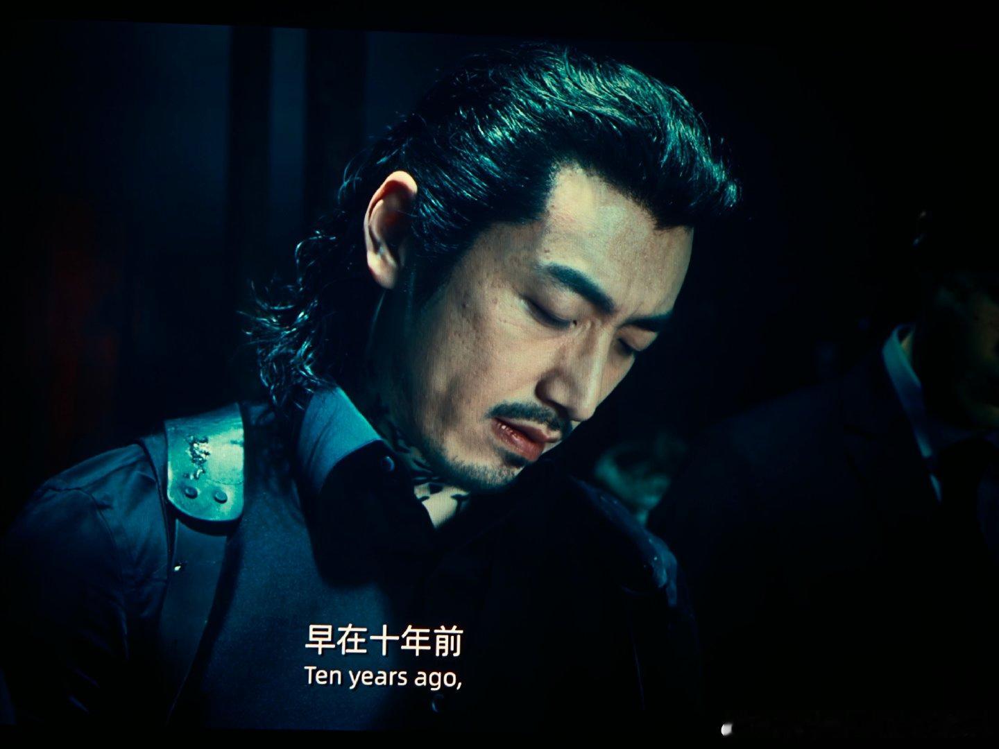 #白客[超话]##白客 重生2反派# 原图直出
必须贡献两张电影票！
话说这片能在国内上映还是蛮震惊的
尺度真的有点大
ps：电影可以看但是槽点也很多
白客还是一如既往的帅啊 ​