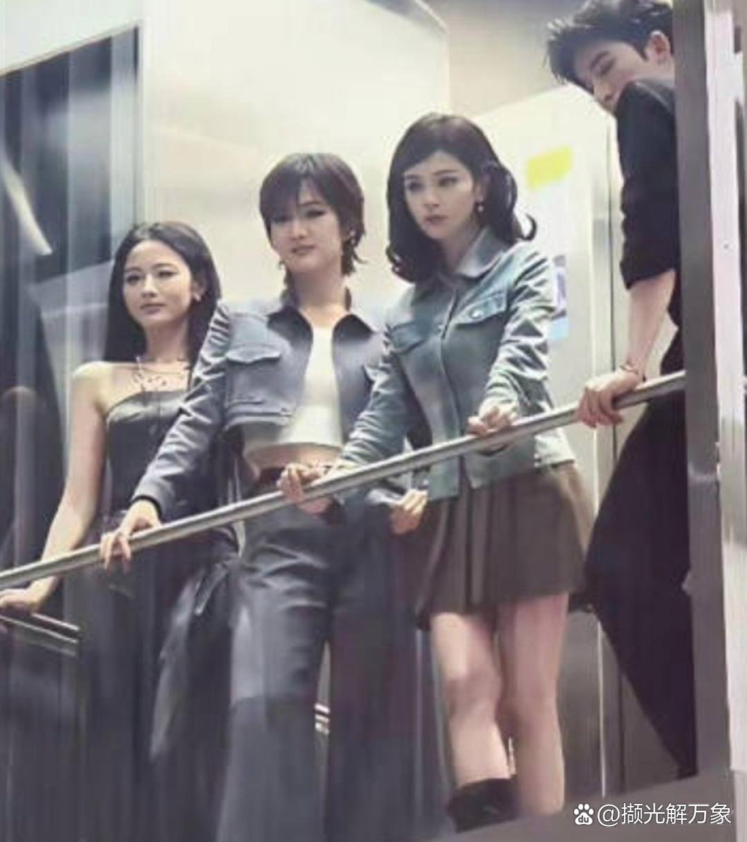 突然有点理解于正了，赵晴的美貌真的很出众。 ​