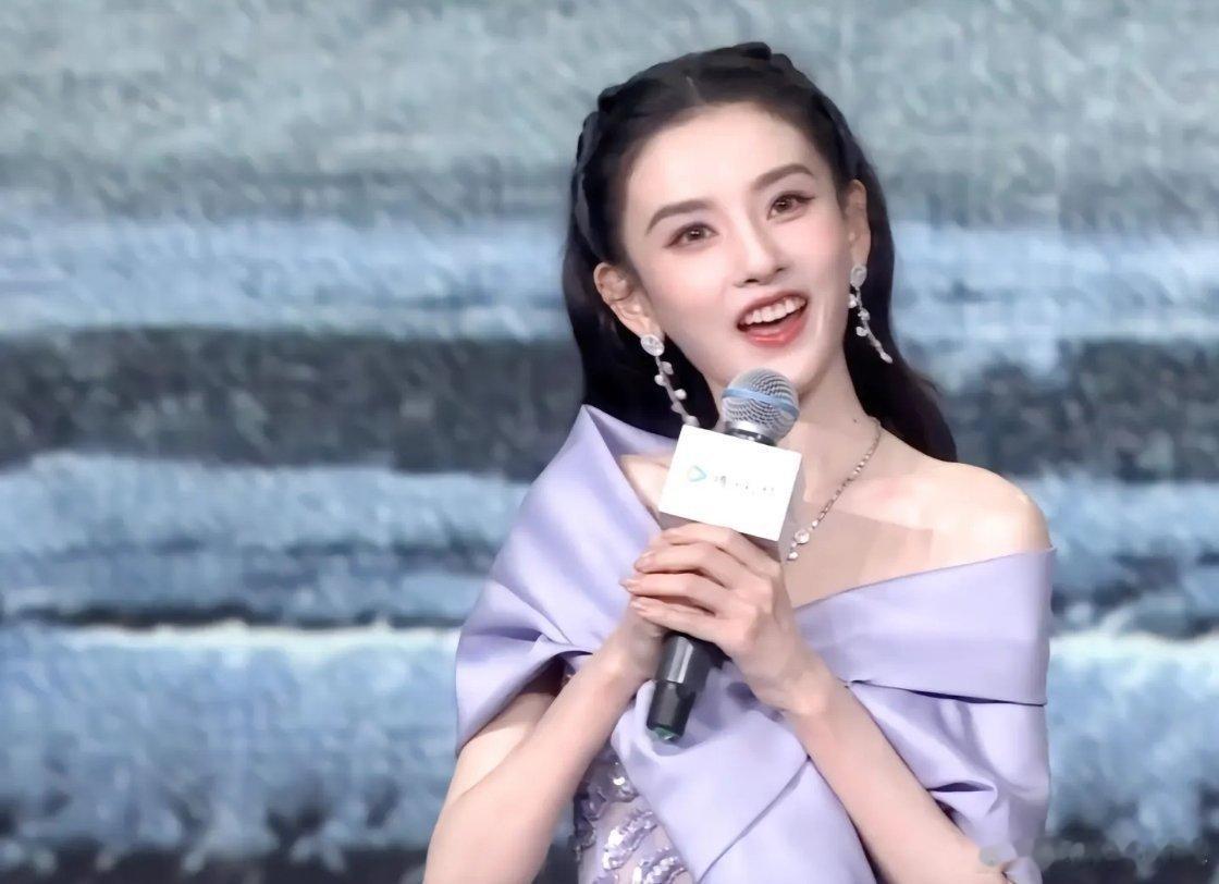 #宋祖儿不用艺名了#好好听啊，孙凡清，这比艺名还好听，宋祖儿从小就很美，如今也是越来越美啦，太美啦，希望她本人可以和她的名字一样，告别过去，开启新的更好地人生 ​