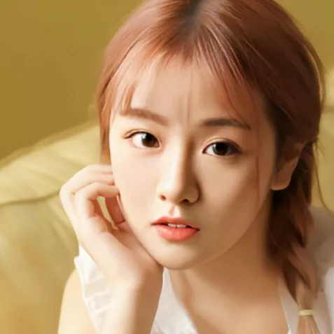 柔美的少女，温柔的眼神，清新的画面，让人心动不已。