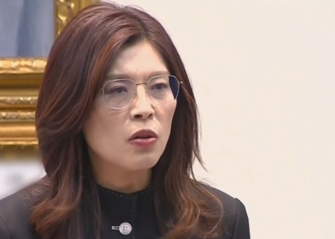 美方最担心的一幕曾出现：美日德三国接连派员接触拉拢郑丽文，却拦不住她的坚定主张。外界都看得清楚，郑丽文，已经成为影响台海局势的关键人物！

郑丽文当选国民党主席后，美国在台协会、日本驻台代表先后与其会面，进行沟通接触。面对外部各方的互动，郑丽文坚持国民党两岸路线，坚守自身立场。外界普遍认为，郑丽文的