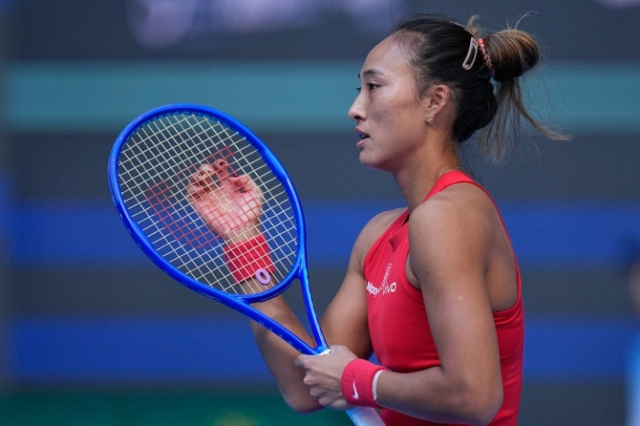 【20-5！#郑钦文本土赛事胜率达到80%#，是胜率最高的中国球员】中网女单第三轮，郑钦文2-1布兹科娃，晋级16强。

据WTA官方统计，目前在中国本土赛事中的战绩已经达到20胜5负，成为公开赛年代以来在主场胜率最高的中国球员，主场胜率达到80%。

接下来，她将迎战查拉耶娃。（直播吧） ​