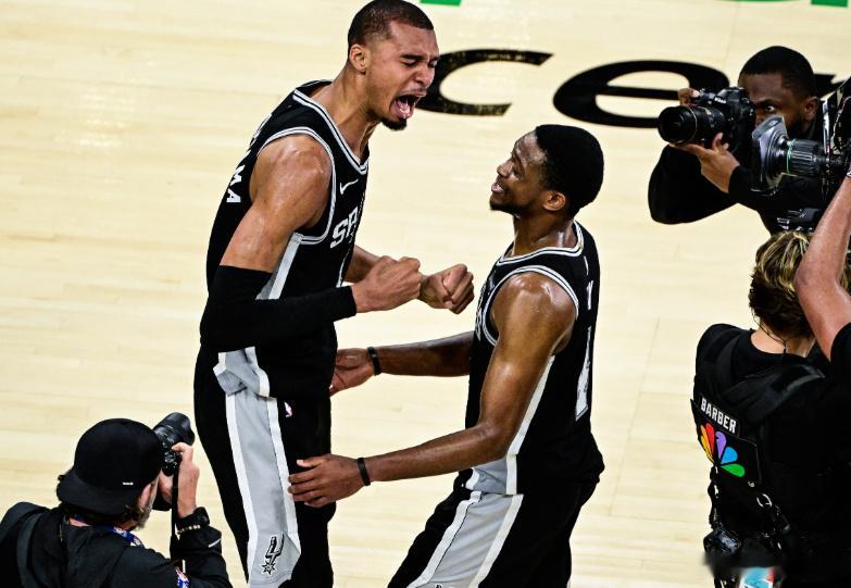 NBA总决赛G1，马刺主场95-105不敌尼克斯，大比分0-1落后。 ...
