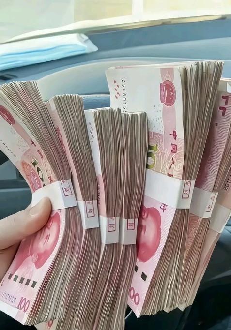 存款很多是什么感觉？谭咏麟的一句话，听起来很扎心！香港乐坛“校长”，近期在一档节目中，被主持人问起，“存款很多是什么感觉？”他的回答让很多人愣住了。

谭咏麟表示，当财富积累到一定规模，账户上的钱就跟一串冷冰冰的数字没什么两样，多几个零也激不起任何波澜。

这句话听起来，让人难以置信。而接下来他的解