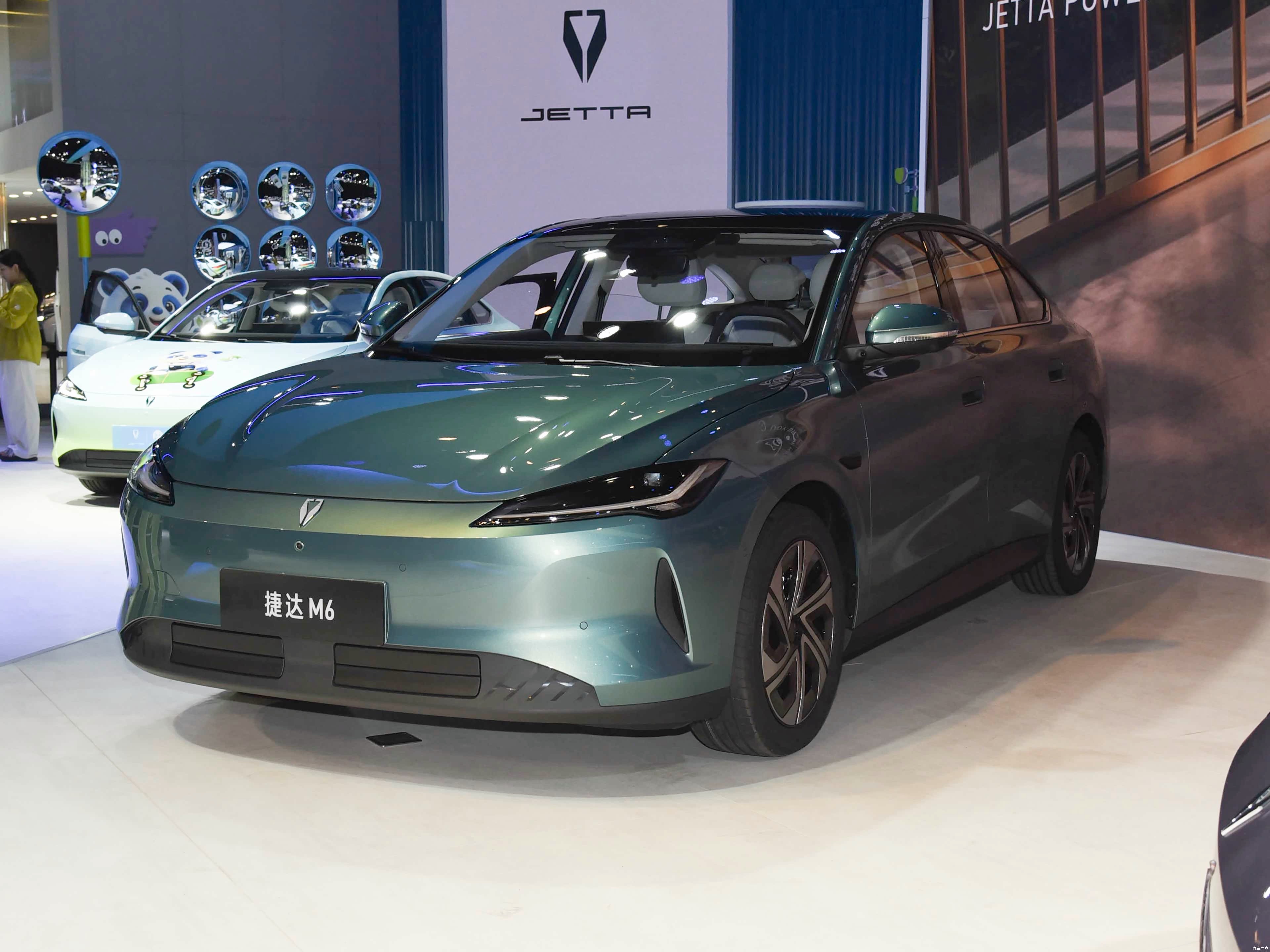 2026成都车展捷达M6迎来全国首秀，品牌全新纯电轿车。车身姿态流畅，定位务实家用，座舱布局简洁实用。动力输出平顺，续航版本适配城市通勤需求，定价偏向亲民，面向普通家庭代步市场。
亲民价位纯电轿车，你最在意什么？