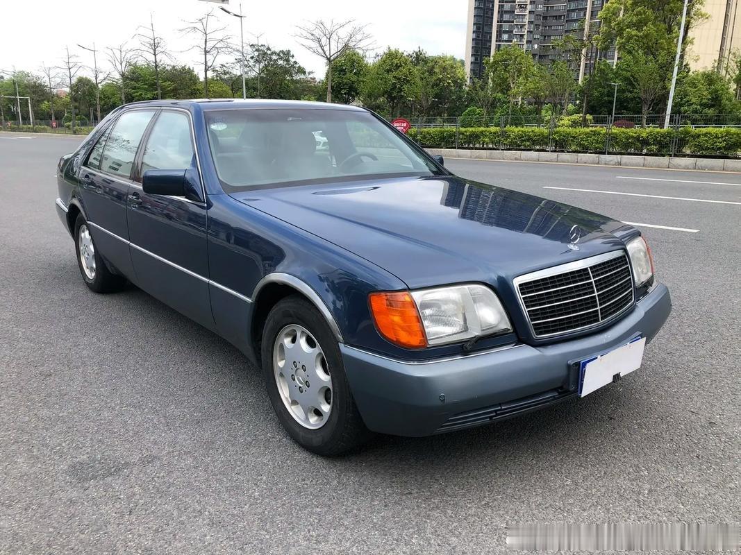 这辆开过的奔驰S500(W140)，安全行驶4万公里，全车原版原漆，底盘依旧扎实，佛系玩过经典老车很熟悉，依然就是经典永不过时 ​