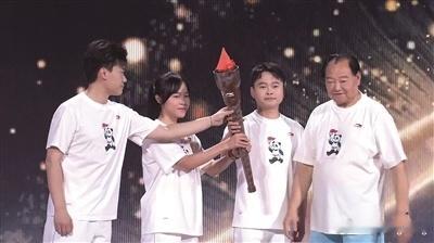 河南科技职业大学亚洲雄风 薪火永续——中国体育代表团亚运领奖装备发布仪...