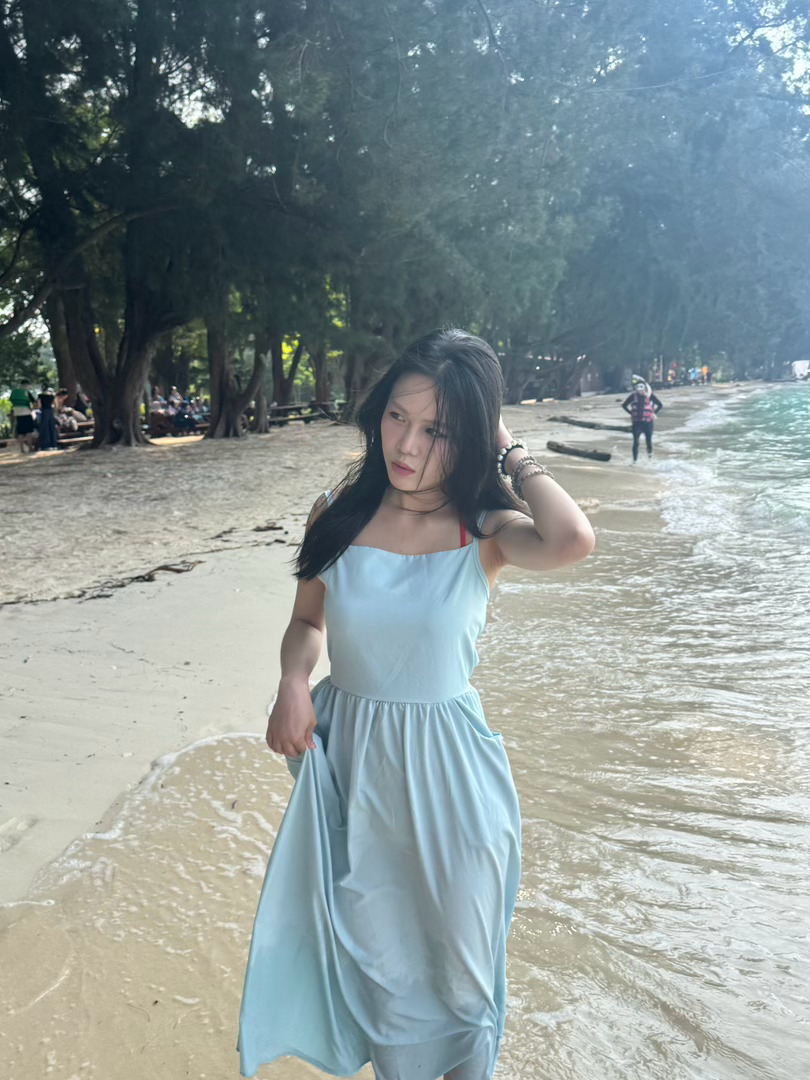 哎。老子真的受不了了啊。我要把所有照片都发出来 然后删掉相册里的照片。 全是fhk这坨狗屎给我拍的照片。拍的和狗屎一样 把我气的要死啊 [淡淡的][淡淡的][淡淡的][来抱抱][来抱抱][来抱抱][来抱抱][来抱抱][来抱抱]他还和我生气上了 我说wtf 是没有审美吗…？ 后面fhk问我 在一起那么久 我有给她好好 ​
