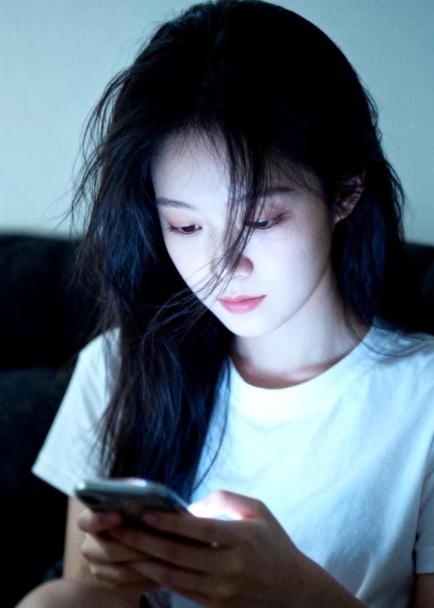 <p>清冷感 美女 <!--{img:0}--></p><img sr...