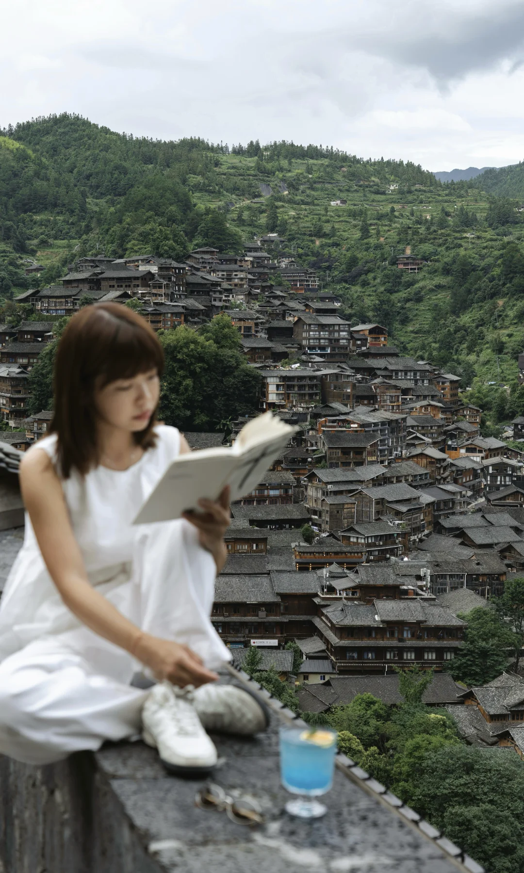 “走进苗寨半山，在麦依看整座万家烟火”