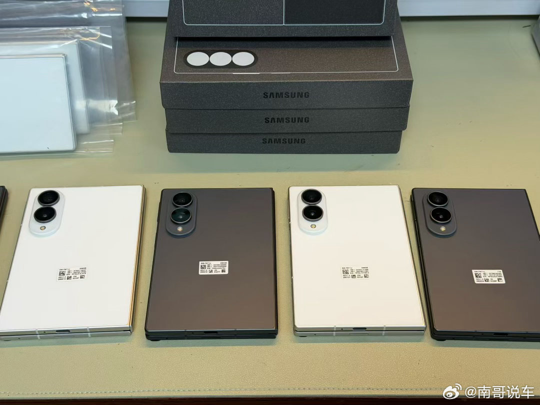 这么好看的手机
要是能装个鸿蒙系统或者 ios 是不是更吊了 ​