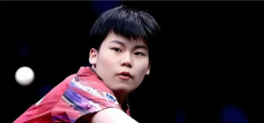 松岛辉空6930分坐上了世界第一。王楚钦6157分排在第四。林诗栋3642分排在第九。前三名里，一个中国名字都没有。上一次出现这种事，是1998年5月，孔令辉第四，刘国梁第五，王涛第六。
2026年10月5日，国际乒联排名更新。松岛辉空6930分第一，费利克斯·勒布伦6379分第二，张本智和6363