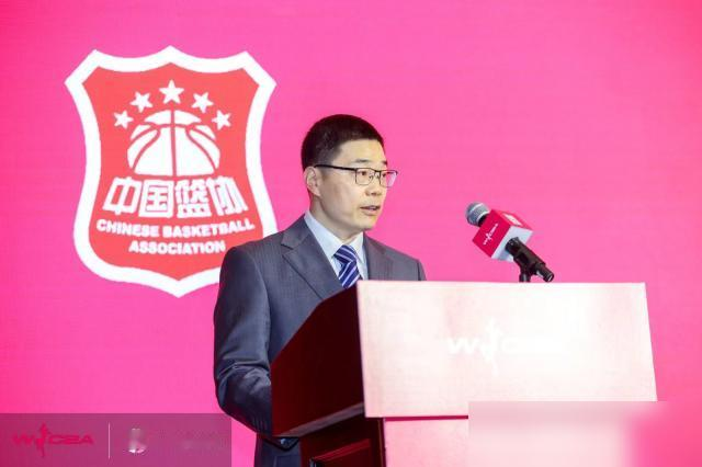 亚运会男篮输菲律宾，篮协憋了半天，憋出一句个别球员为国争光意识不强。
这锅甩得真利索。半决赛76比77，就输一分，最后一攻没打成，这是态度问题？你上去打，你态度好，你能进？
姚明当时自己揽责，说得很透：每个环节都有问题，别总找名气最大的扛。他还给了数据，世界杯中国男篮三分出手率35%，日本50%