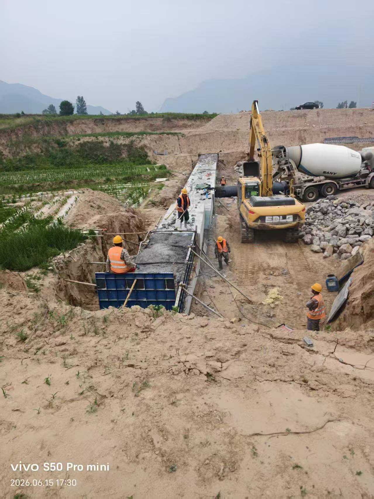 某高铁项目路基附属工程，挡土墙劳务合同单价分享，数据真实，仅供参考。

1、重力