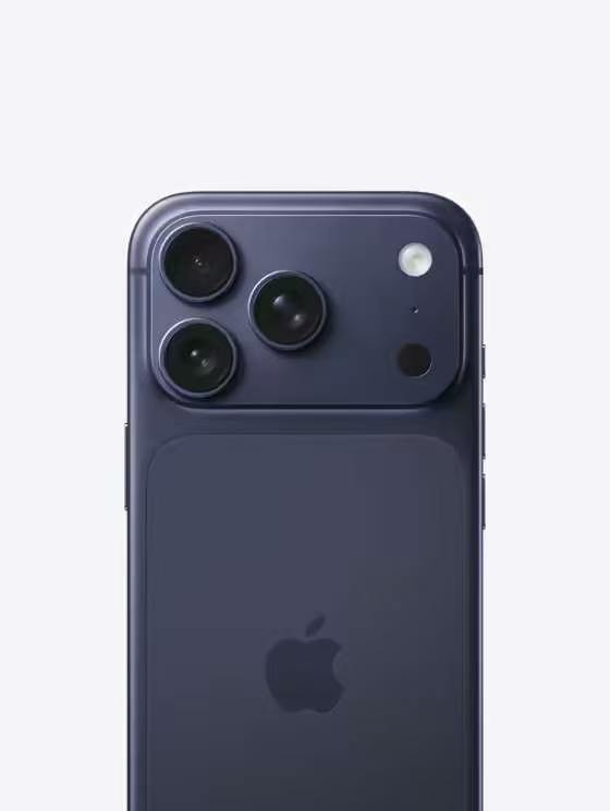 科技媒体 MacWorld 昨日（9 月 4 日）发布博文，报道称苹果首款折叠手机（上市后预估名为 iPhone Ultra）预估首发 2 种颜色，包括银色 / 白色（silver）和深蓝色（dark blue）。

颜色方面，消息称 iPhone Ultra 不会首发黑色（也称深灰色），其中深蓝色颜色更接近于 iPhone 17 Pro 的深蓝色。

爆料人 ​
