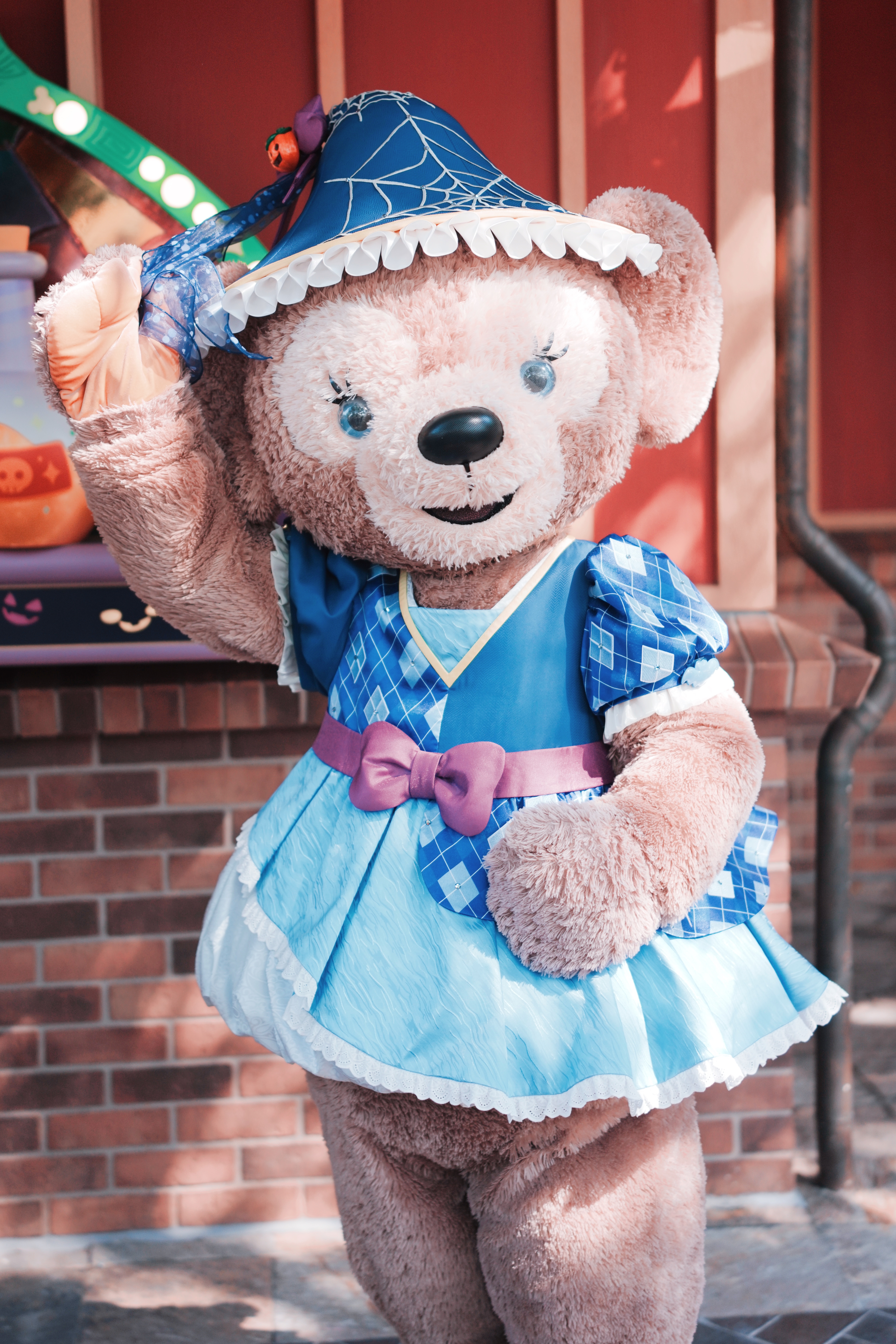 这丑衣服我们臭宝一穿我就觉得美萌了[嘻嘻] ​​​