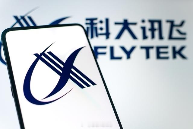 【#科大讯飞将推出全新主力通用大模型#】8月21日下午，在科大讯飞2026年半年度业绩说明会上，公司总裁吴晓如透露，在今年全球1024开发者节上，科大讯飞将推出基于全国产算力的全新主力通用大模型；在今年8月底，公司将先推出阶段性版本。他表示，即将推出的全新主力通用大模型将在代码能力和Token性价 ​