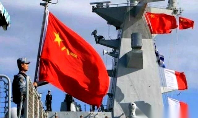 网络上一直在推演美日韩印越菲六国联手对华开战的假设。
这套听起来能从各个方向把人围住的阵势，连最基本的战争目标都统一不了。
中印边境的高原地形和南海方向的现实分歧，直接把印度的机械化部队跟越菲的有限军力卡在两头，连兵力调动都凑不到一块儿。
你仔细扒拉一下这些国家的心思，就知道这仗根本打成不了一锅粥。