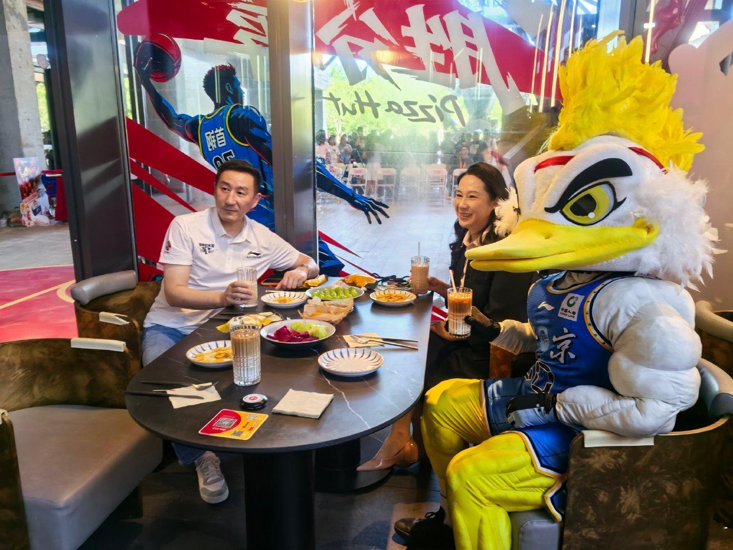 #北京首钢# 你们都想问吧，我也想问[阴险] ​