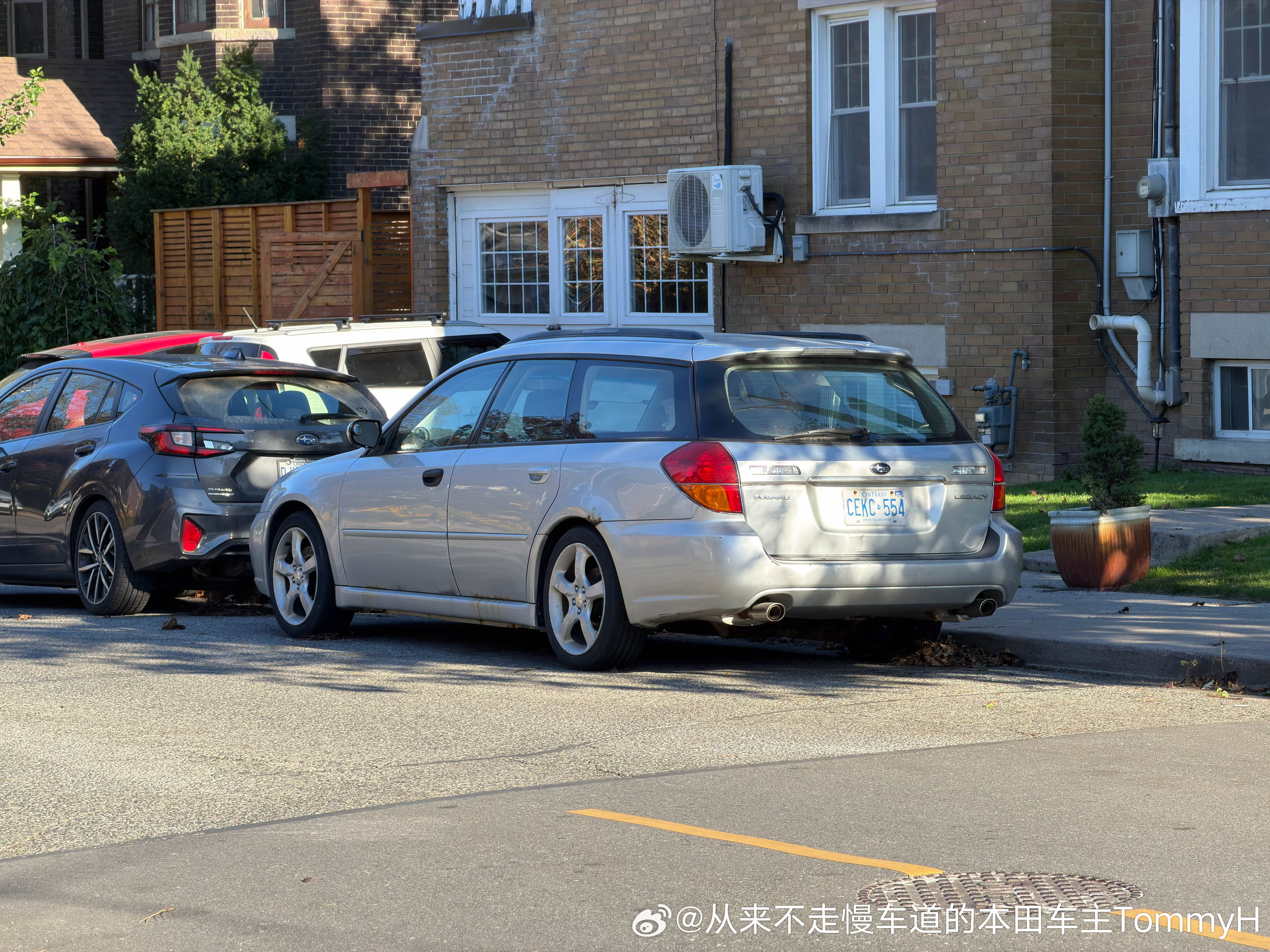 《优雅系列》

论优雅，图2️⃣的奔驰E级W211可能还得抽空给图1️⃣的09款现代劳恩斯沏杯茶，这台车的设计几乎是现代集团的设计巅峰，从轮毂到外型处处都洋溢着高雅、从容，不过这种设计半代而亡，甚至连小改款都明显low一些，所以也就值一杯茶了。

3️⃣4️⃣曾经的斯巴鲁是非常注重美学设计的公司， ​