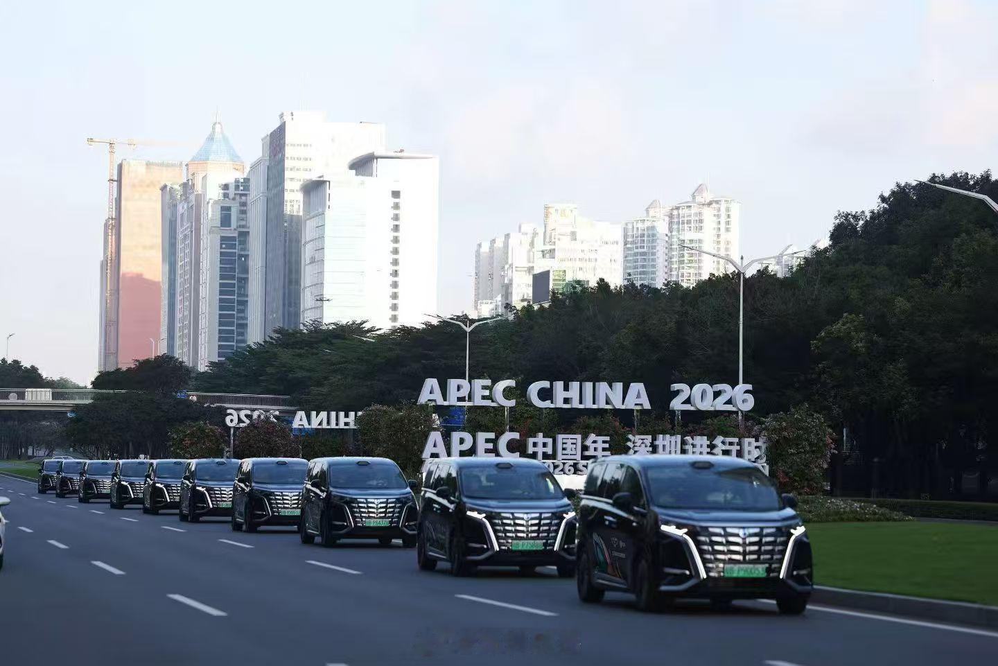 红旗国悦礼宾车3.0t V6发动机+比亚迪腾势D9。

红旗国悦直接取代考斯特。  ​