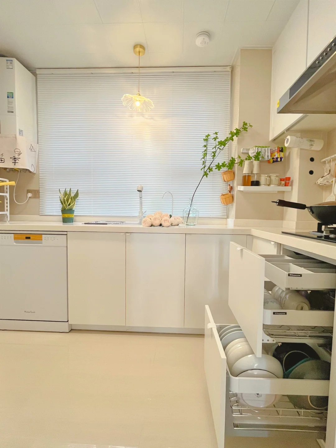 整整齐齐的白色厨房，烟火与美貌并存❗️