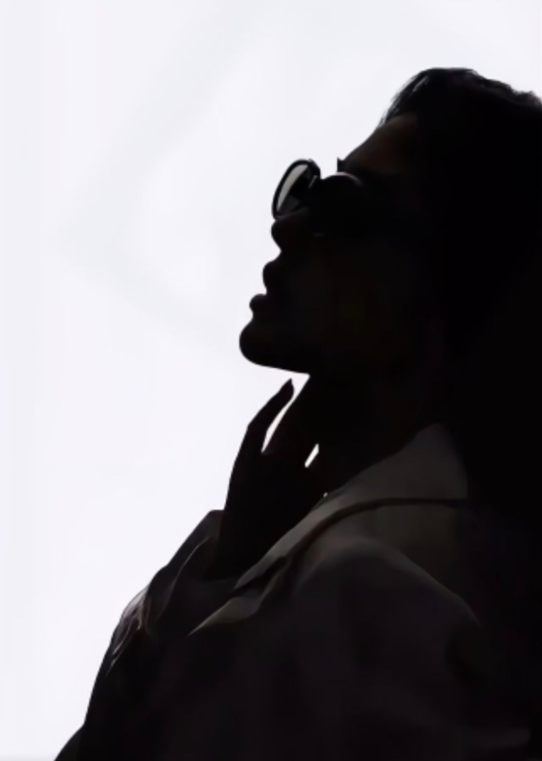 谁懂这个剪影鞠婧祎绝美侧脸
这优越的五官和身姿 ​