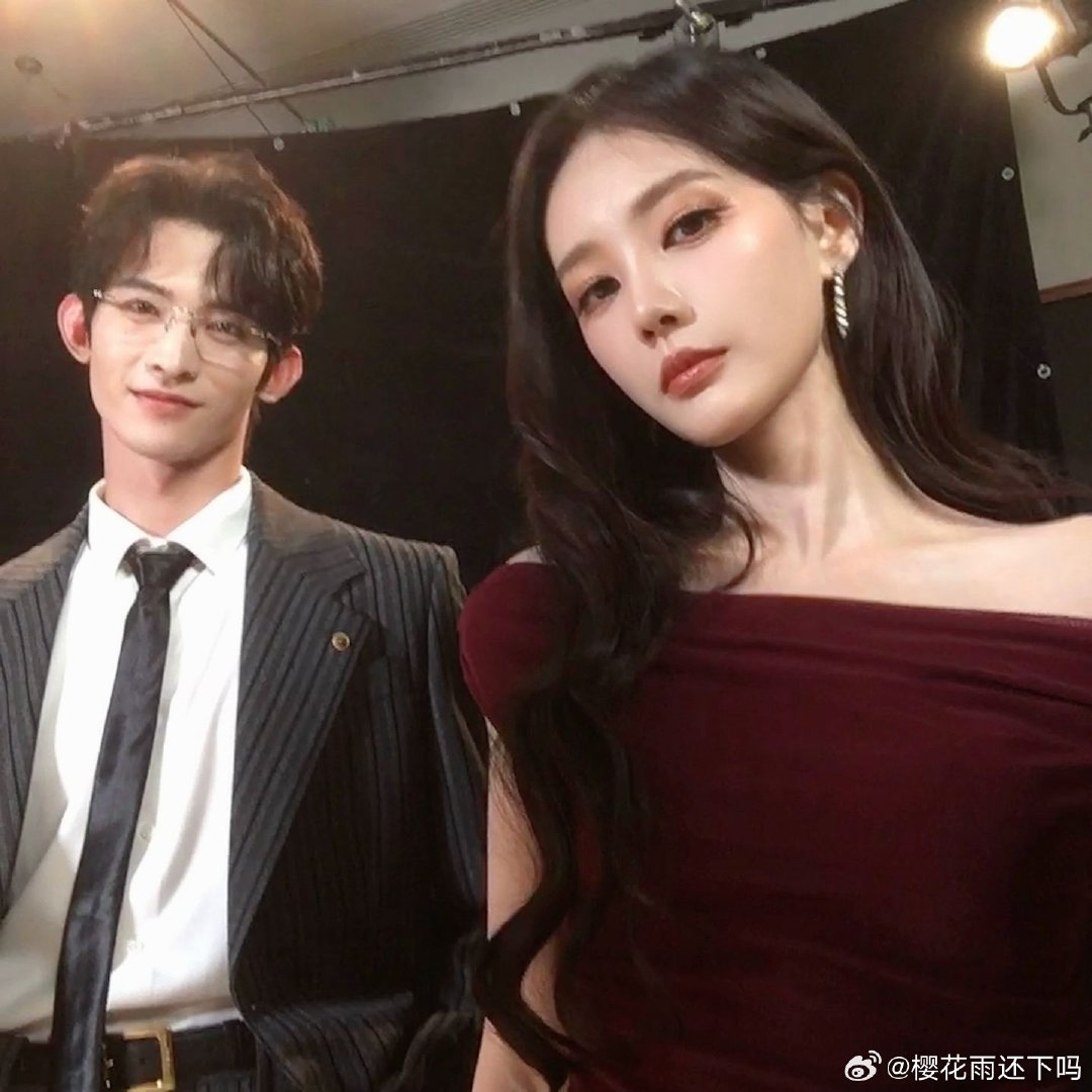 李一桐常华森互相展示家产，好看呢 ​