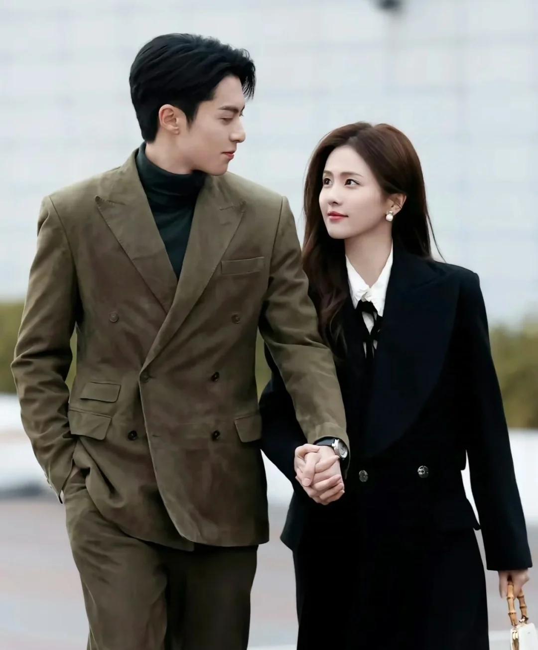 王鹤棣白鹿综艺互怼封神！“竞品论”笑到蹲地，土味接驾名场面刷屏   内...