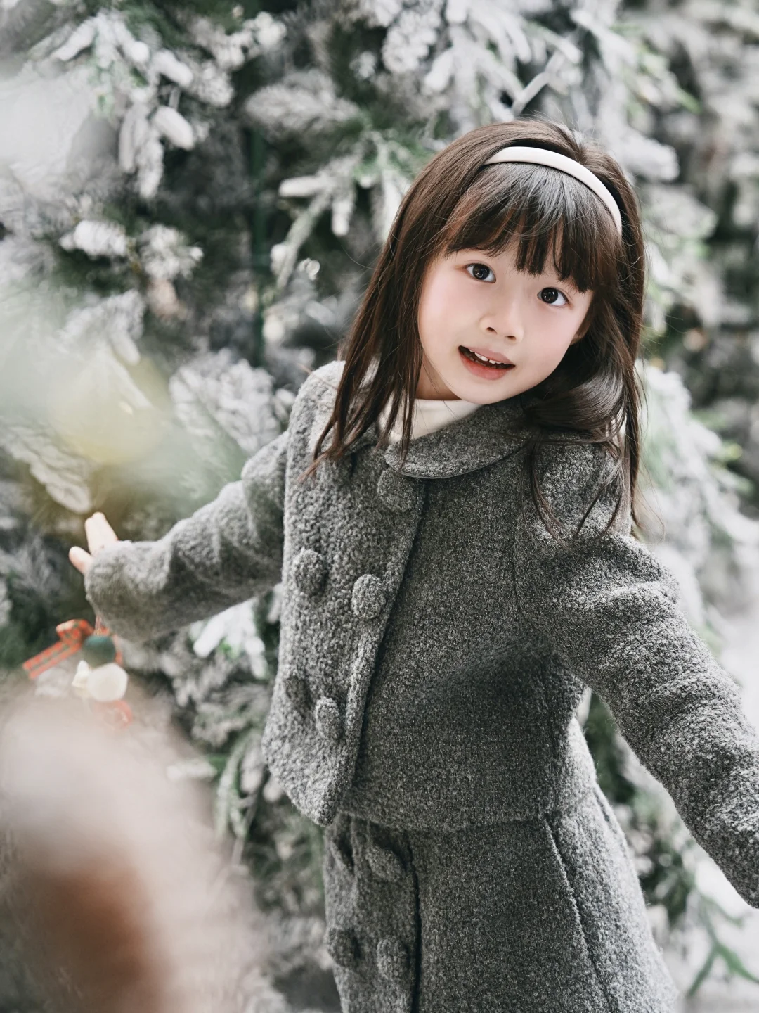 当然要拍照啦📷她又不是永远无忧无虑～