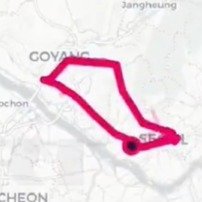 #韩国男子生活轨迹除了上班就是回家#2026年8月19日，一名韩国男子使用Google地图制作出行轨迹延时动画，成品却只有往返公司与家的单调路线，令无数网民大呼“破防”。  
  ​