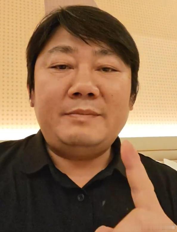 张雪确实硬气给力，他说为台湾车主索要摩托车出钱请律师，如果无法通过法律途径要回来，就送一辆全新的820。如果送的车被查扣，就再送一台，不停地送，送到统一为止。这才叫格局，台独看完肯定破大防。#张雪说送到统一为止##热点解读# ​