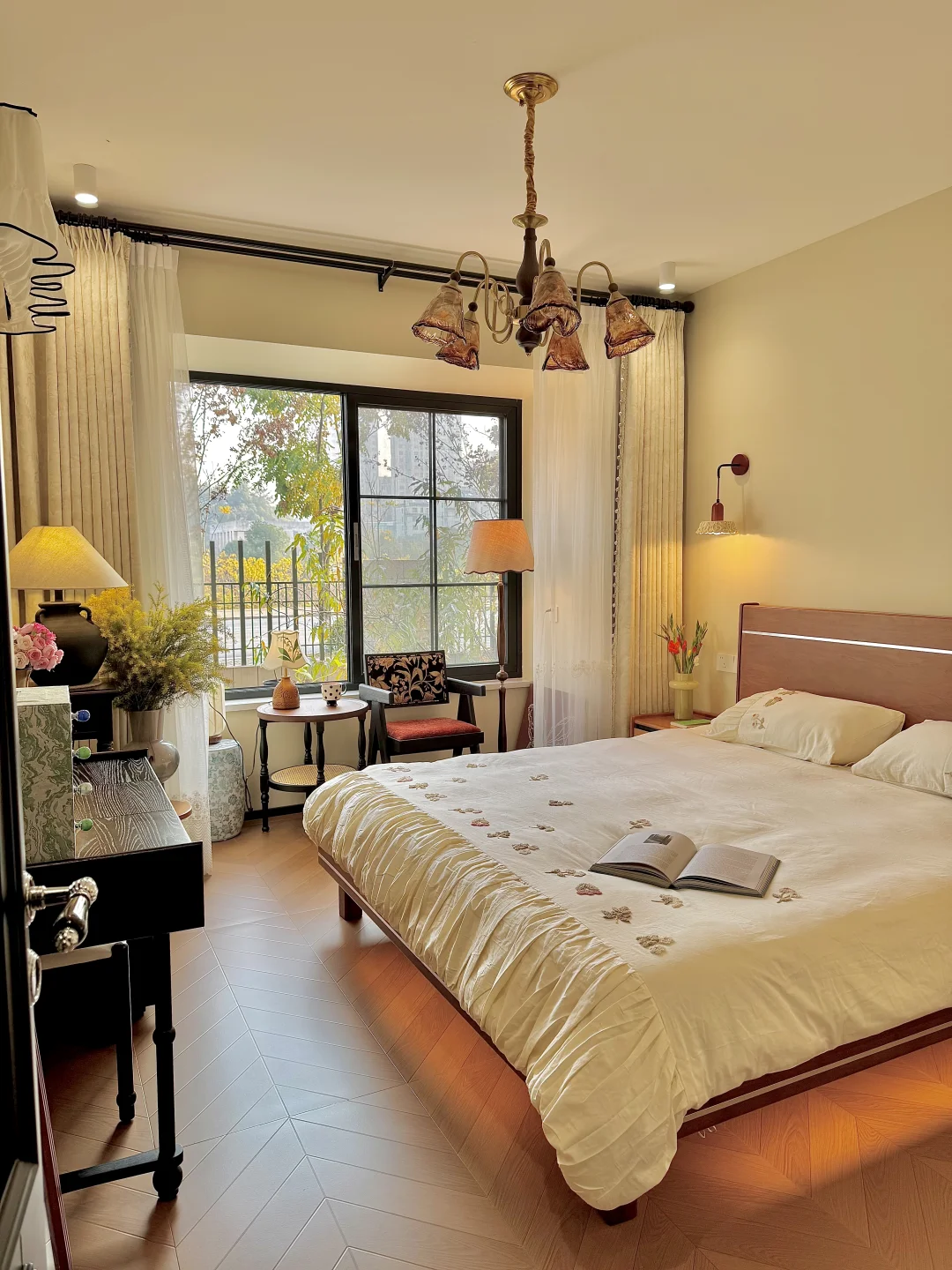 普通人自装的中古风小卧室，好看又好住！