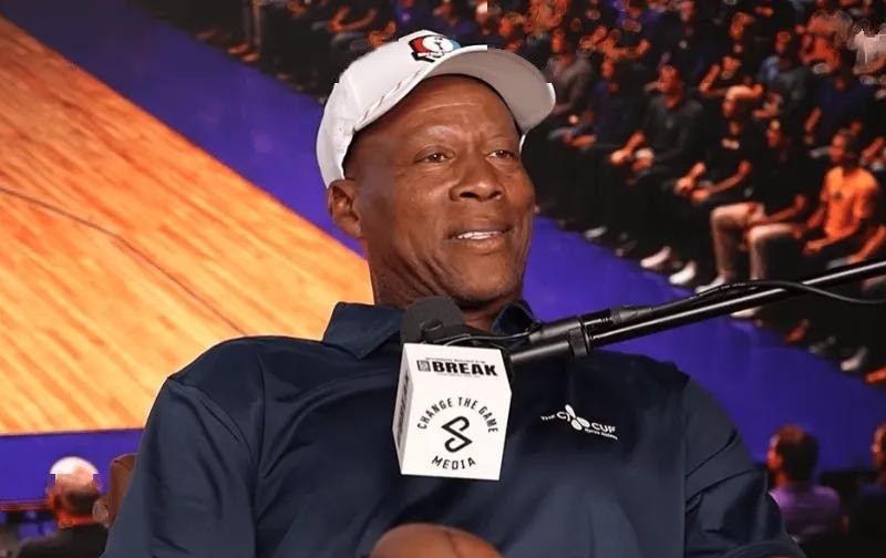 斯科特：76人最该牺牲的是詹姆斯，他要给队友让路
前NBA球员斯科特这一开口，就在篮球节目里掀起了不小的波澜。
他直言，如今这支76人队里，最该做出牺牲的那个人，恰恰是勒布朗詹姆斯。
理由也很简单，詹姆斯该拿的荣誉早就拿遍了，得分、助攻、防守都证明过自己。
到了这个阶段，他该学会给年轻队友们开绿灯，