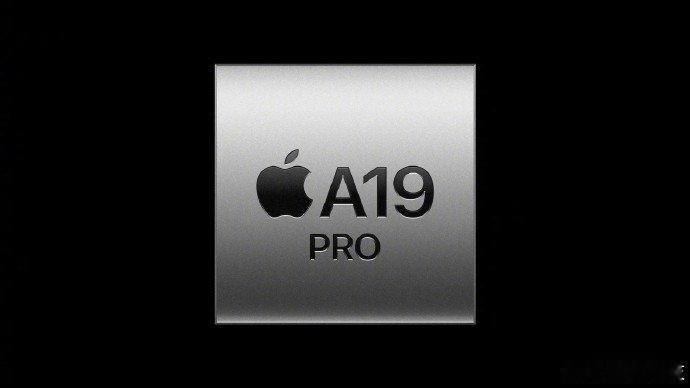 【#iPhone18系列爆料汇总##iPhone18全系价格#】苹果已正式发出邀请函，确认将于北京时间9月10日凌晨1点举办秋季新品发布会。与往年“全系齐发”的传统不同，苹果今年将首次拆分发布会——高端机型（iPhone 18 Pro、Pro Max及首款折叠屏iPhone Ultra）将于9月亮相，而标准版iPhone 18、iPhone 18e及第二 ​