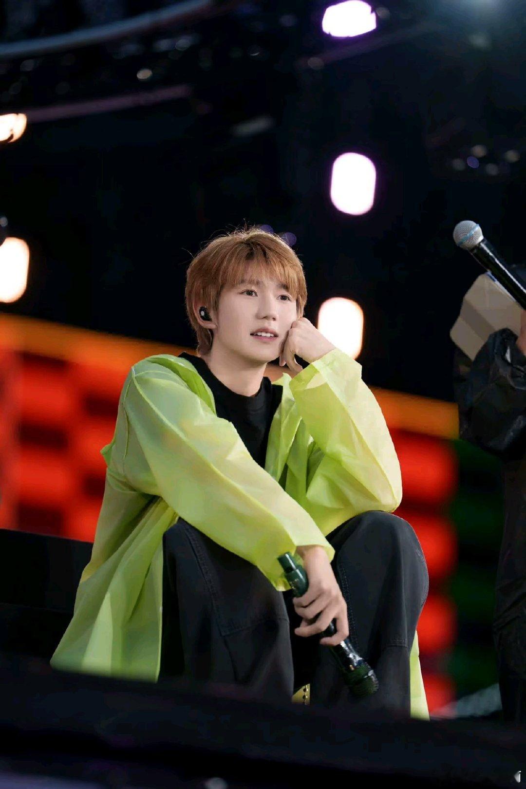 #王源[超话]##王源电影盗火者# 💚#王源客厅狂欢巡演# 💚#王源我看见两朵一样的云# 💚#王源城市捉迷藏# 💚

哥哥 你买房的钱总有一份是我的周边钱 那算不算是我们的家

​