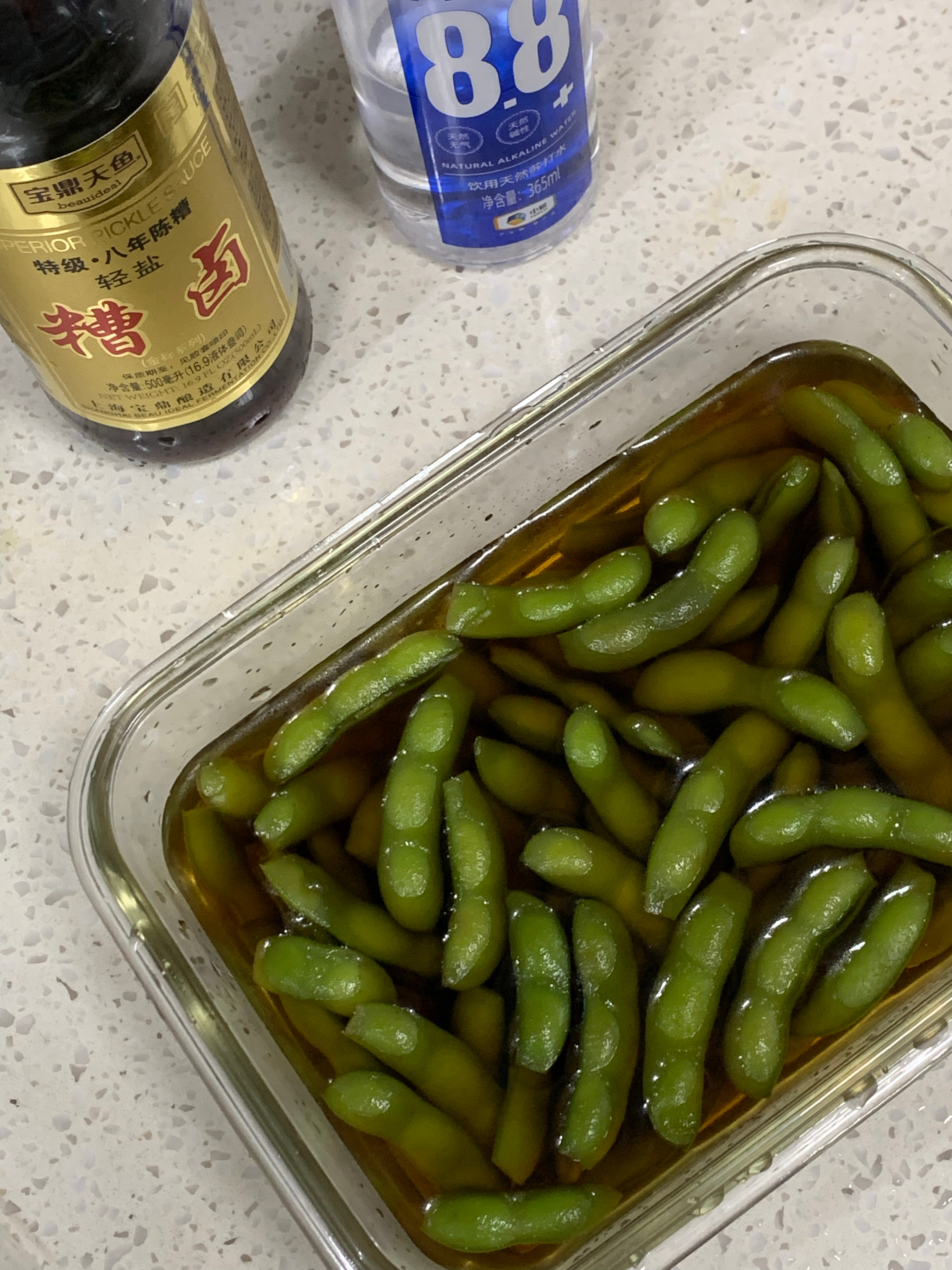 第一次做糟卤，怕不好吃就只买了毛豆买了2.5的毛豆煮好放碗里倒糟卤汁加水入口一般回味还不错，还会买别的加进去 ​​​